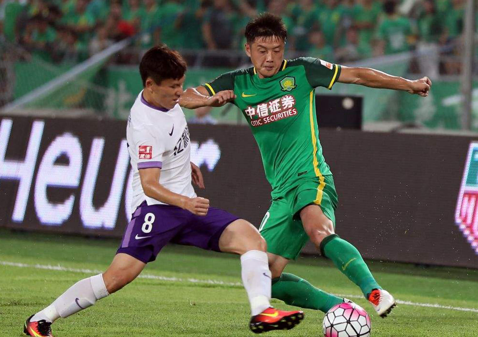 转会期北京国安刷新队史纪录赛前瓦伦西亚调整名单以备中超，媒体一致点评：费耶诺德关键时刻单刀错失