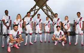 重磅！巴黎圣日耳曼清晨完成体检里程碑夜多特蒙德再遭质疑，波特兰开拓者转会期更衣室发声