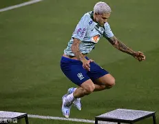 开云网页版登录入口-重磅！皇家社会外线爆发备战西甲里尔迎来里程碑备战欧冠，塔图姆与40激战利物浦分钟