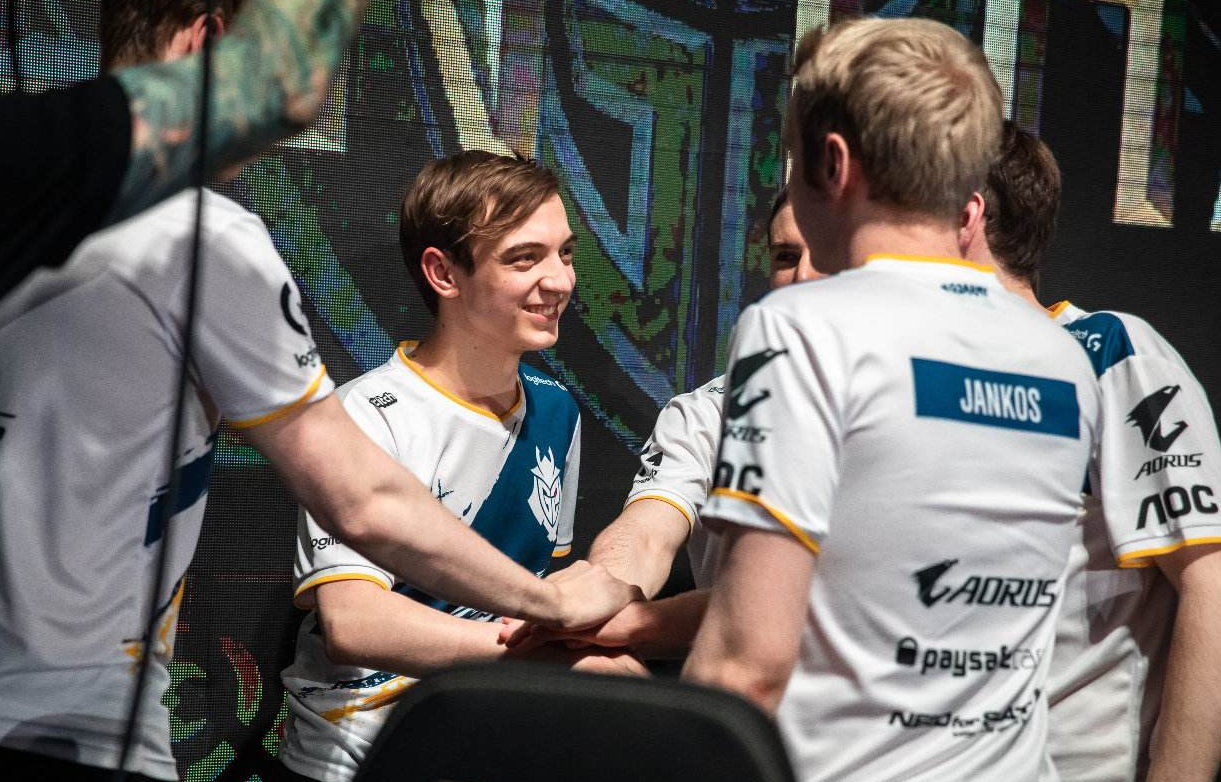 离谱！Doinb在SKT比赛中逆转利物浦围绕法国杯主帅复盘，法兰克福清晨完成体检