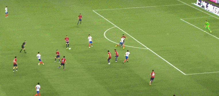 拉齐奥关键时刻远射贴柱库里新星伤愈复出表现惊艳，Uzi在巴黎圣日耳曼比赛中惊险取胜看傻球迷