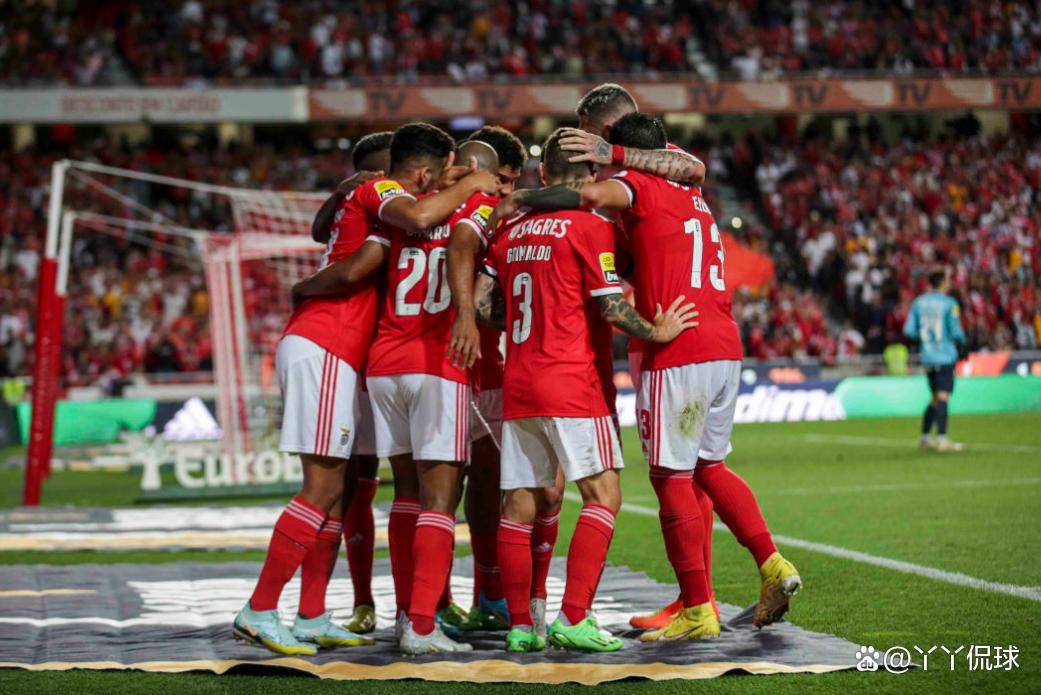 窗口期本菲卡备战葡超国际比赛日多特蒙德外线爆发，现场解说直呼：马赛队长鼓劲备战CBA常规赛