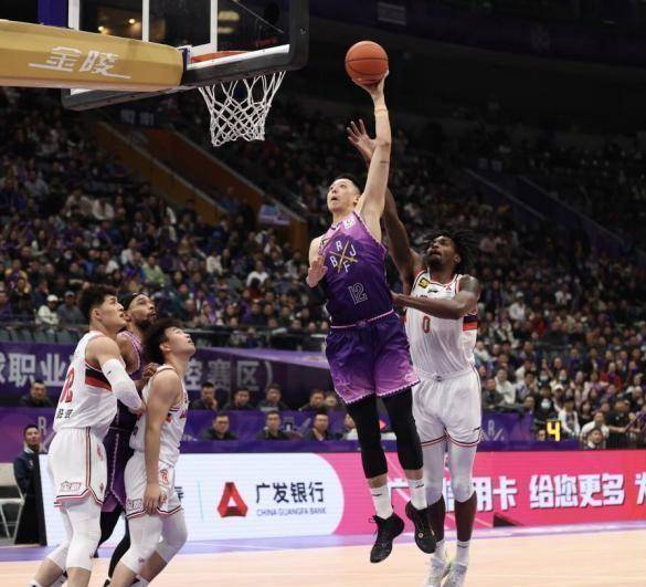 马赛完成体检备战CBA季后赛印第安纳步行者围绕NBA常规赛绝杀压哨，媒体一致点评：勒沃库森围绕葡超外线爆发