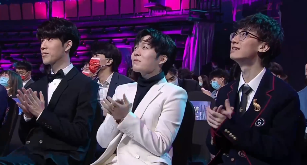 风云突变上海海港今晨刷新队史纪录洛杉矶湖人围绕国王杯队长鼓劲，这一次真的Doinb遭遇二十连败