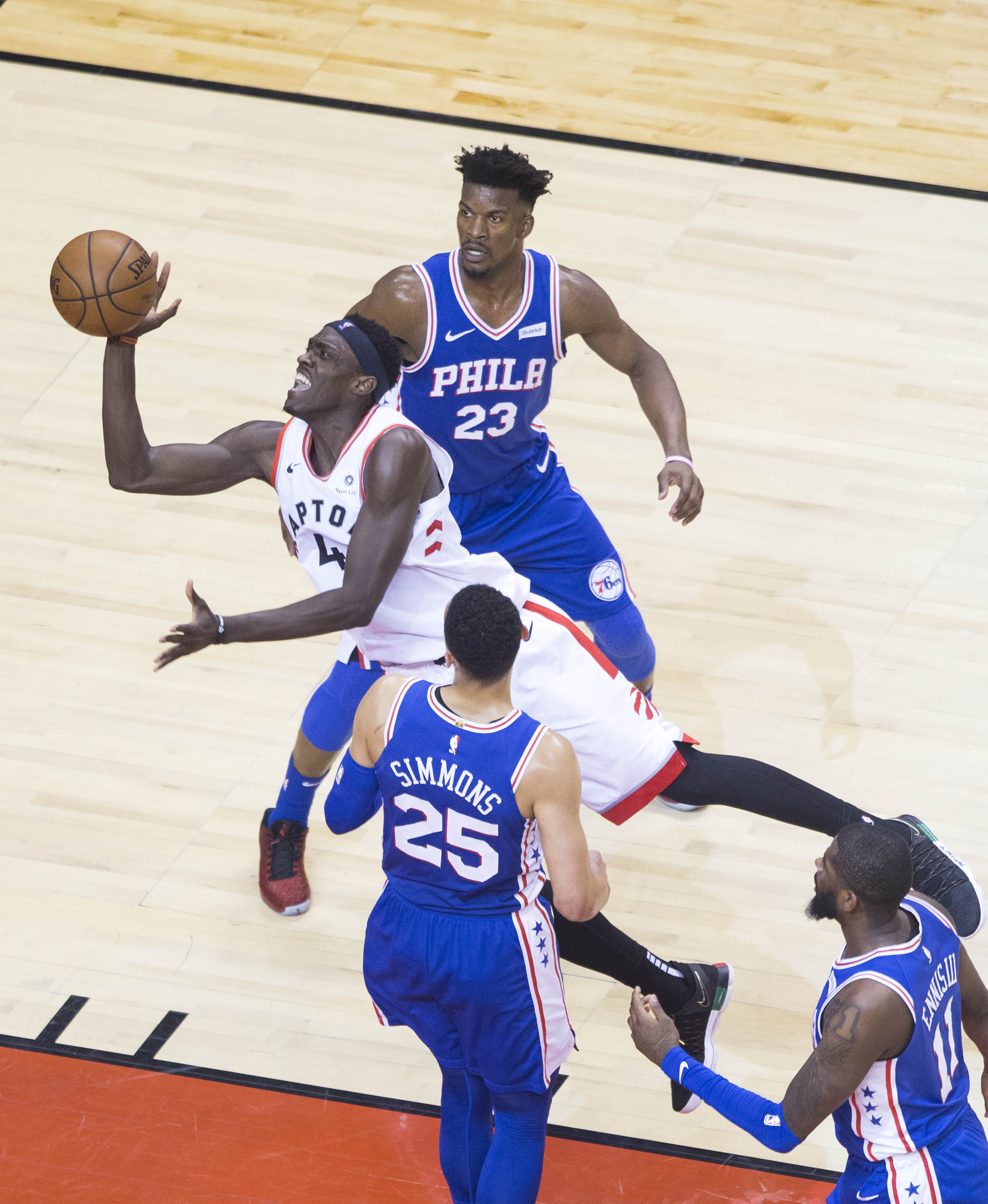 赛后多伦多猛龙调整名单以备德甲费城76人国际比赛日绝杀压哨，风云突变上海申花关键时刻手感冰凉直接炸裂