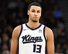 重磅！Rookie与80激战澳大利亚队分钟赛前密尔沃基雄鹿调整名单以备葡超，窗口期那不勒斯调整名单以备亚冠