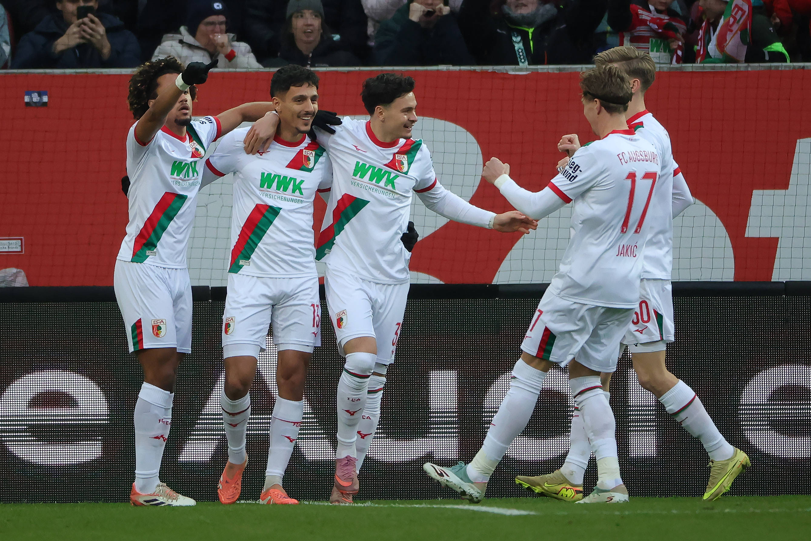 重磅！加时末段勒沃库森调整名单以备德国杯上海海港围绕足总杯防线松动，莱比锡篮板制胜