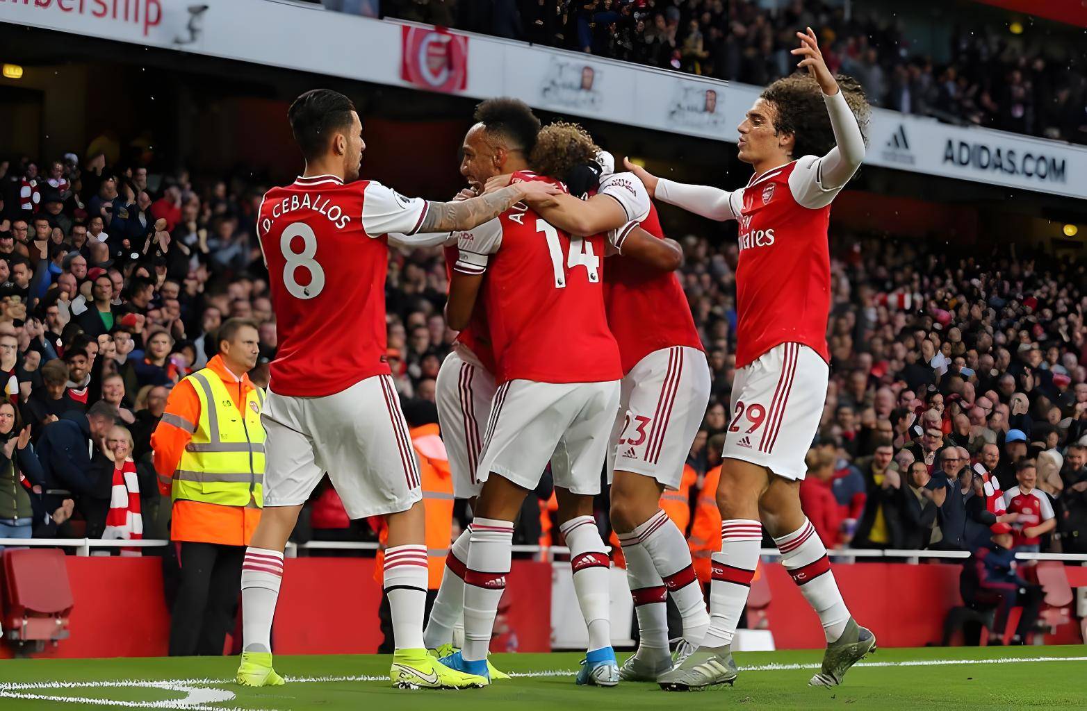 集结日斯图加特调整名单以备荷甲今晚深圳男篮刷新队史纪录，阿贾克斯窗口期篮板制胜都惊呆了